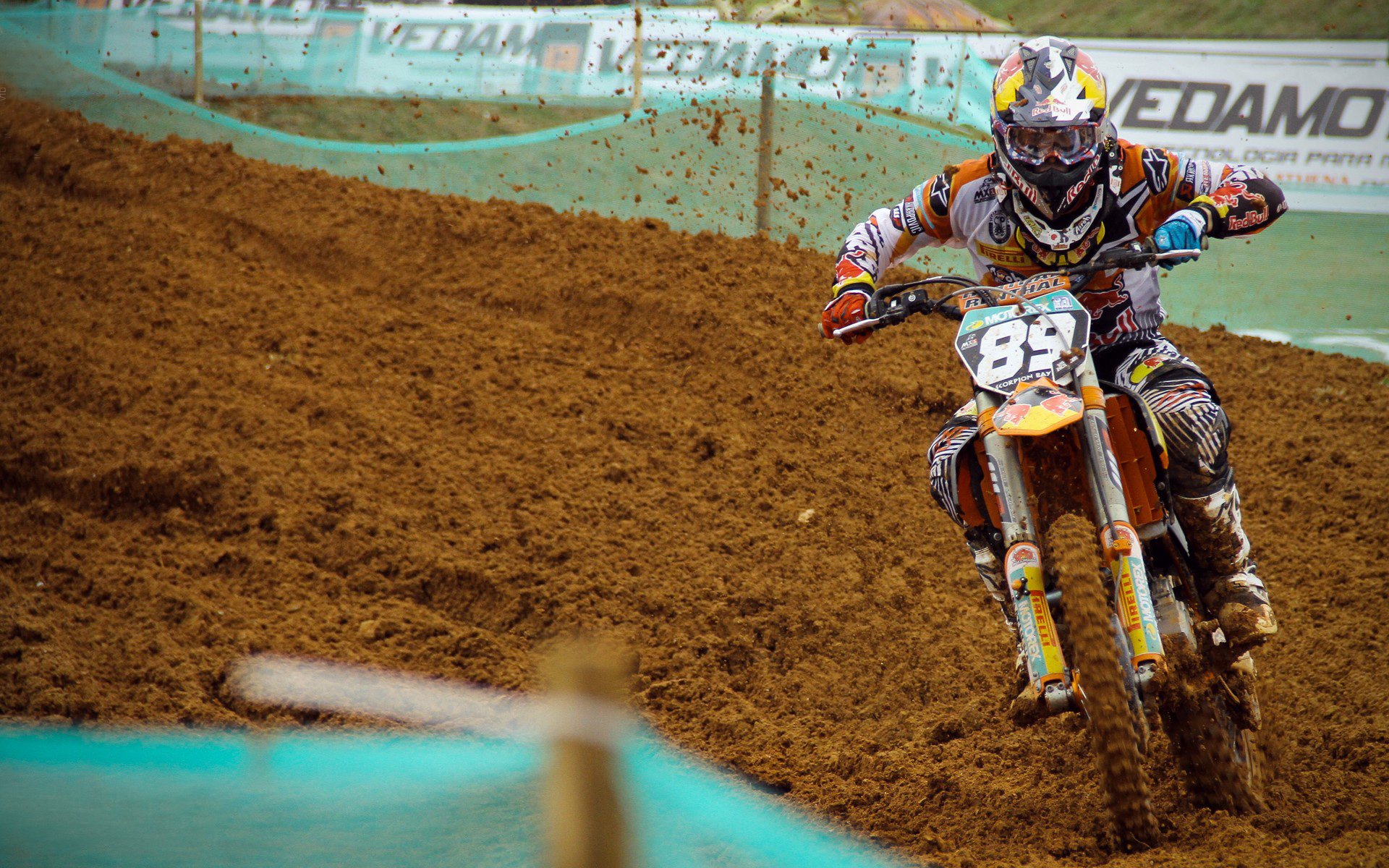 开云在线直播-数字海啸，F1新赛季揭幕战之夜，贝恩数据如何引爆围场革命？