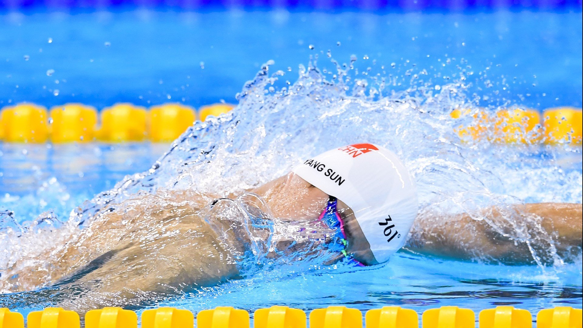 开云世界杯-爱德华兹狂轰滥炸，尼克斯火力全开，广厦防线彻底崩盘！